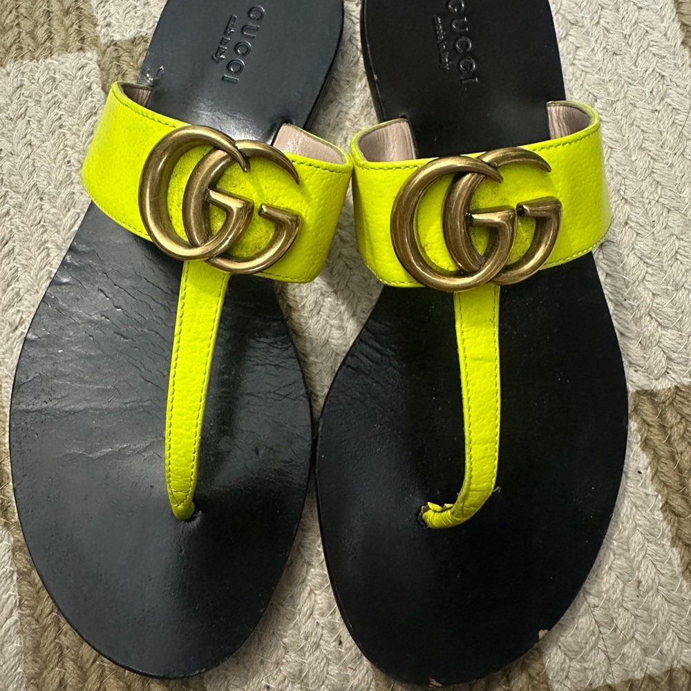 Gucci yellow Marmont Sandals with Metallic Emblem - Picture 2 of 4